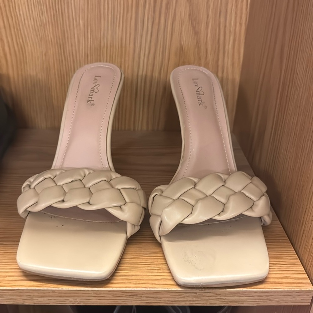 Lovmark slip on heels